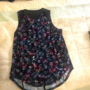 Size 8 Lululemon tank top run yoga fitness workout floral mesh